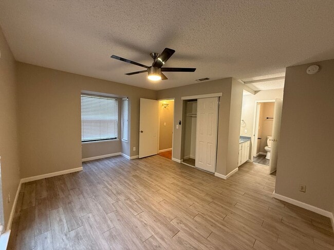 Building Photo - 2 bed 1 bath condo available in Natomas area