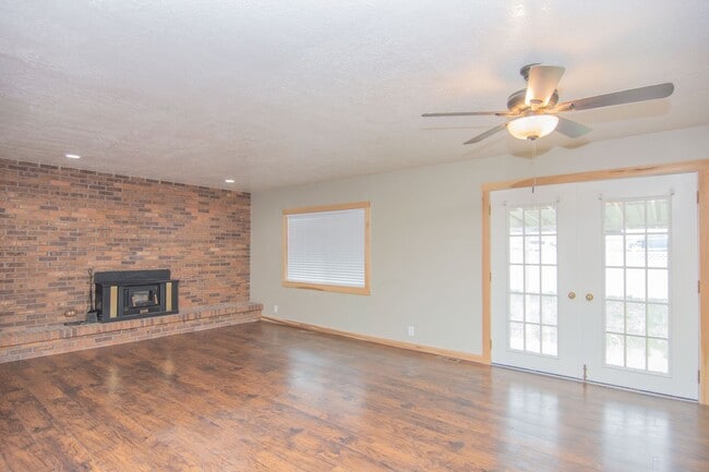 Building Photo - 92 N 2300 W