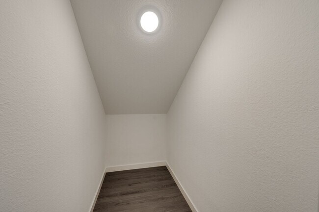 Building Photo - New 4 Bedroom Home with Next Gen Suite + S...