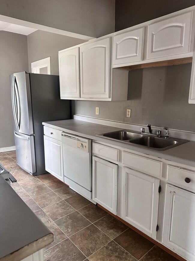 Building Photo - 311 W Elm St