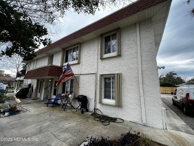 Primary Photo - 402 8th St S