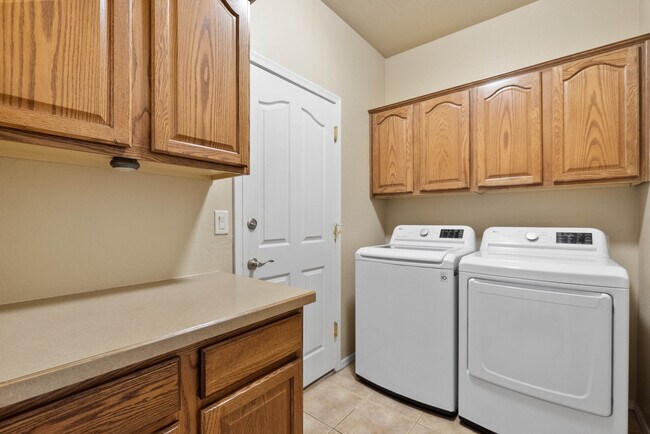 Building Photo - 5529 N Bremont Ct