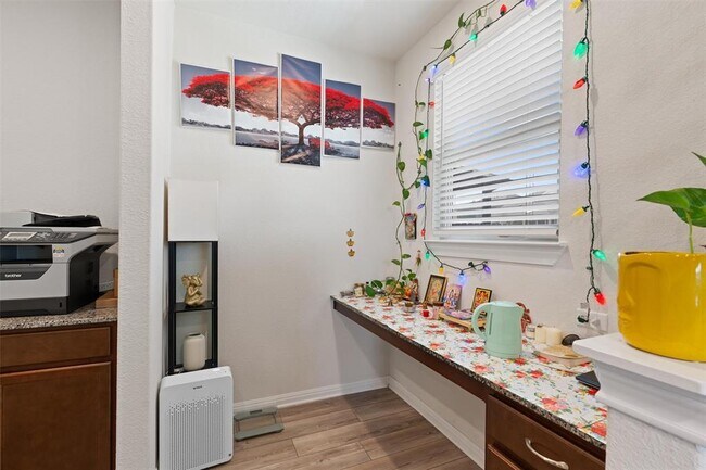 Building Photo - 113 Yellow Thistle Cv