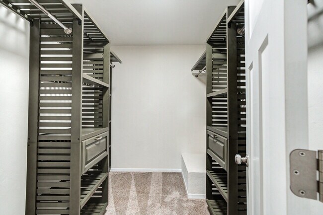 Building Photo - Renovated Three-Bedroom home in Central Lu...