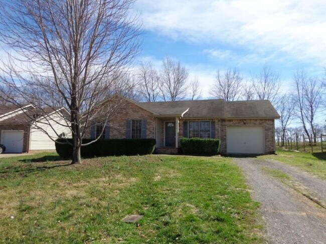Sweet 3 br 2 ba. w 1 car garage. - Sweet 3 br 2 ba.  w 1 car garage.