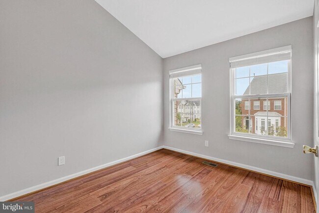 Building Photo - 2504 Woodrow Wilson Dr