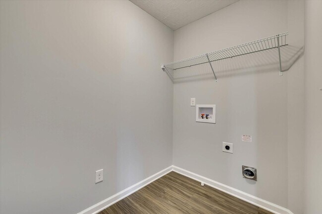 Building Photo - 445 Longmeadow Dr