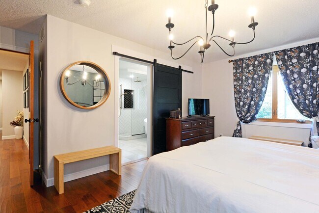 Building Photo - Beautiful 4-Bedroom Home in Vadnais Height...