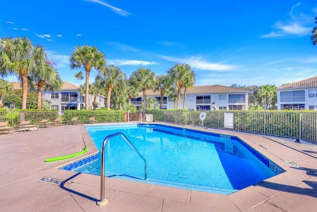 Building Photo - ** CALUSA BAY ** 2 BED / 2 BATH - CONDO - ...