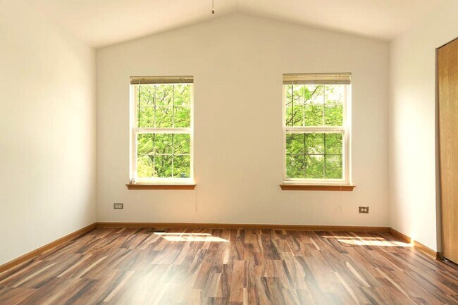 Building Photo - 2197 N Sedgefield Ct