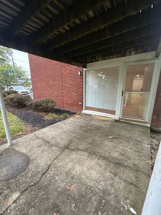 Building Photo - First-Floor One Bedroom, One Bathroom Apartment on S. Corl Street