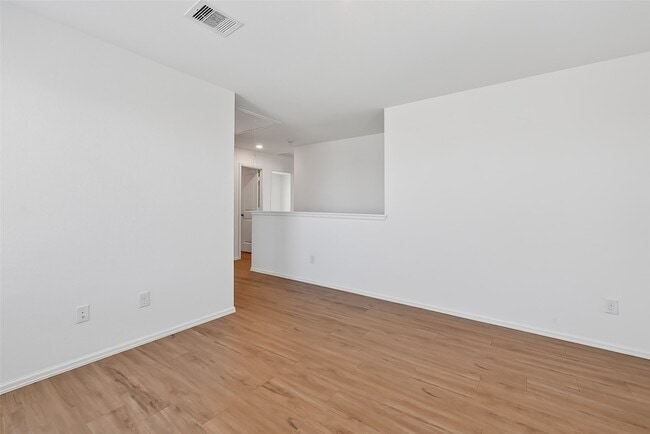 Building Photo - 7402 Clover Chase Dr