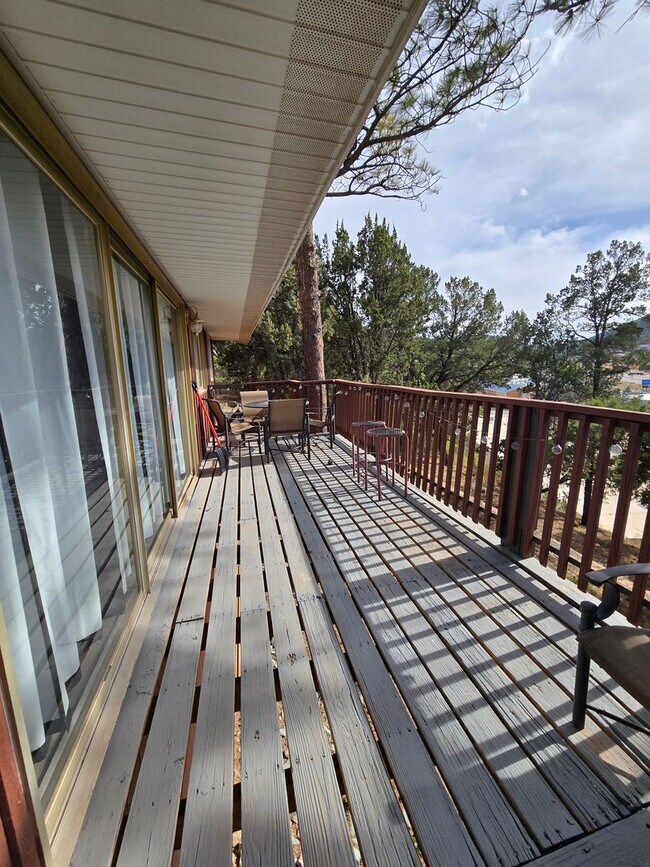 Building Photo - Furnished Four Bedroom Home With Sierra Bl...