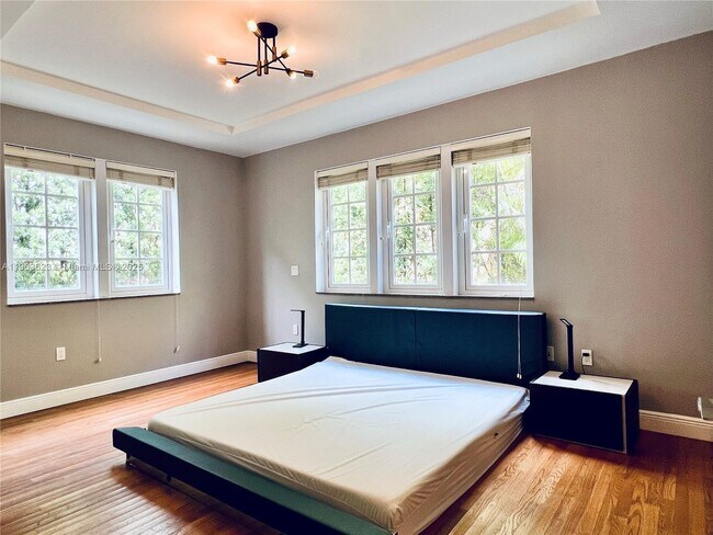 Building Photo - 215 Phoenetia Ave