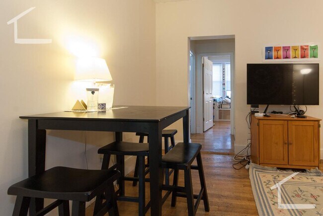 Building Photo - Brookline 4 BR 1 Bath Apartment - 9/1/26 (H&HW included) NO BROKER FEE