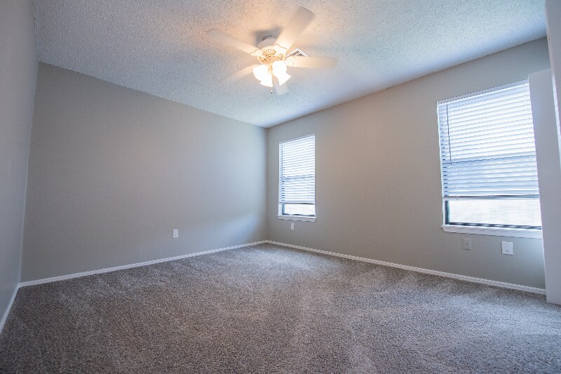 Building Photo - 2305 E Kantz Cove