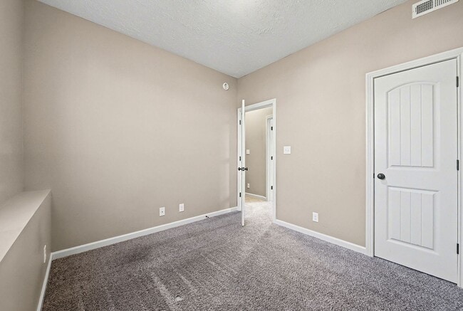 Building Photo - 1304 Freedom Dr