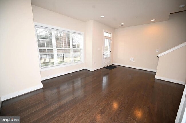 Building Photo - 2413 Glenallan Ave