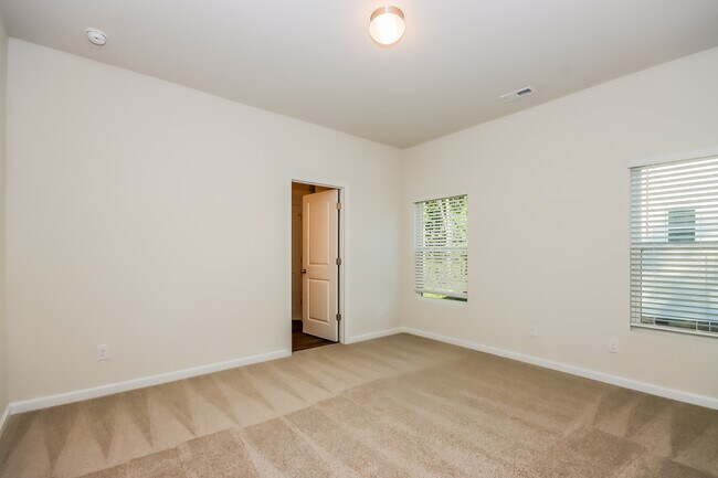 Building Photo - 176 Nottingham Rd