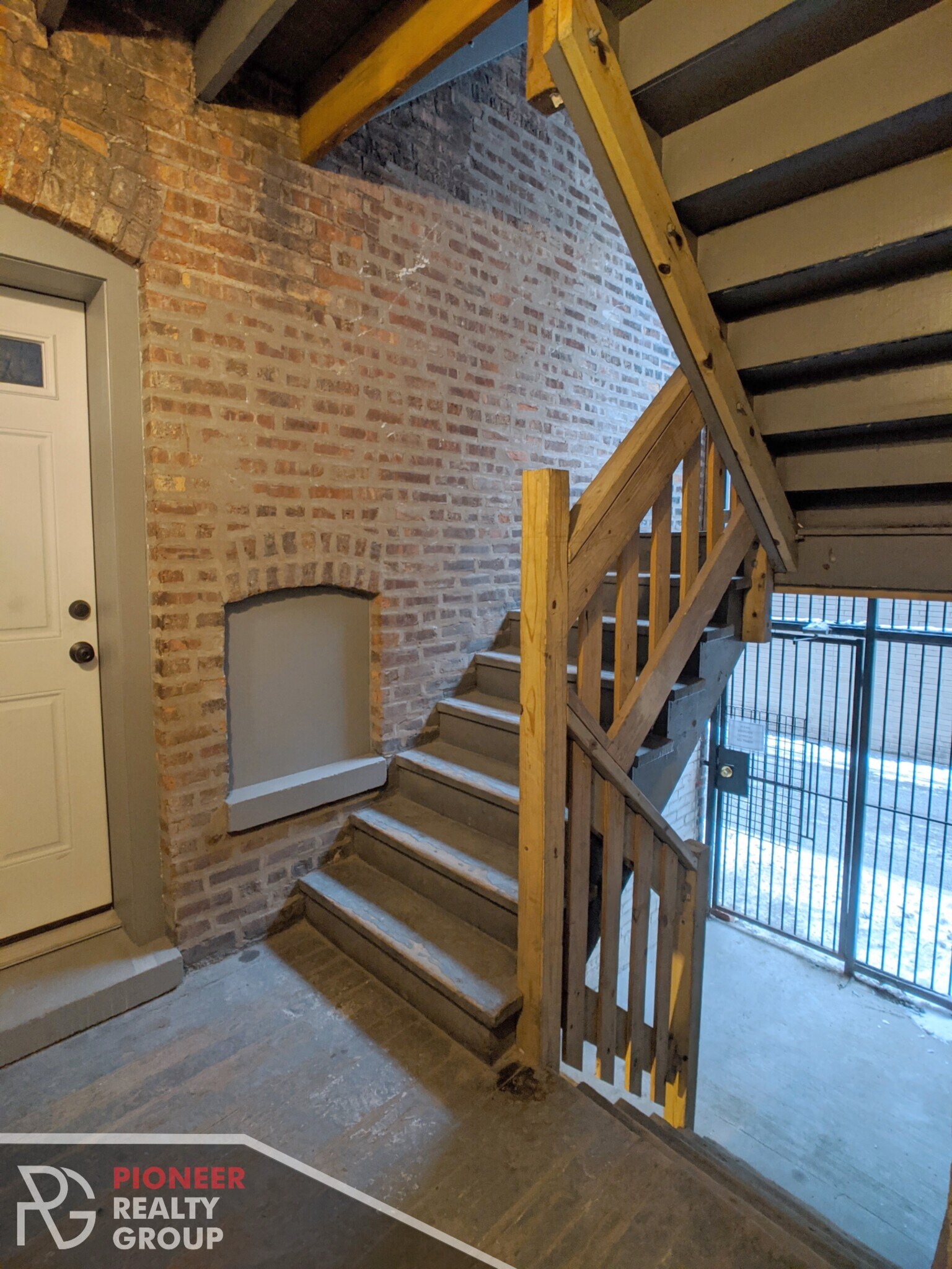 Building Photo - 423 W Belden Ave