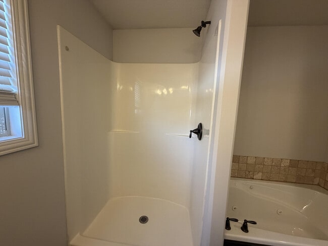 Building Photo - 2007 Cecil St