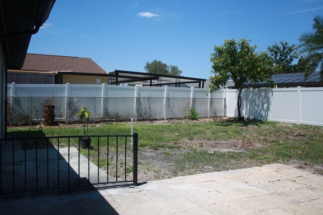 Building Photo - Charming Home in a Prime Location – Update...