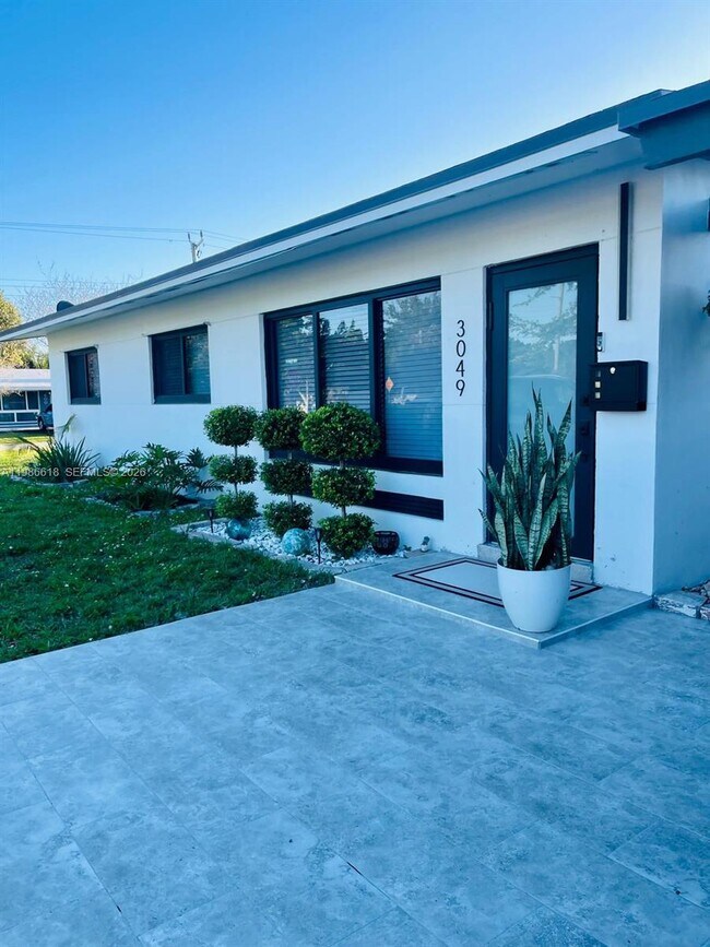 Building Photo - 3049 NW 6th Ave