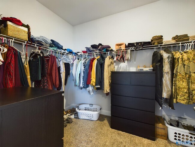 Building Photo - 219 Maureen Dr SW