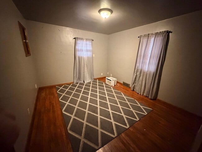 Building Photo - Spacious and Updated 4 Bed, 2 bath!!