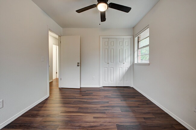 Building Photo - 1333 E Brooks St