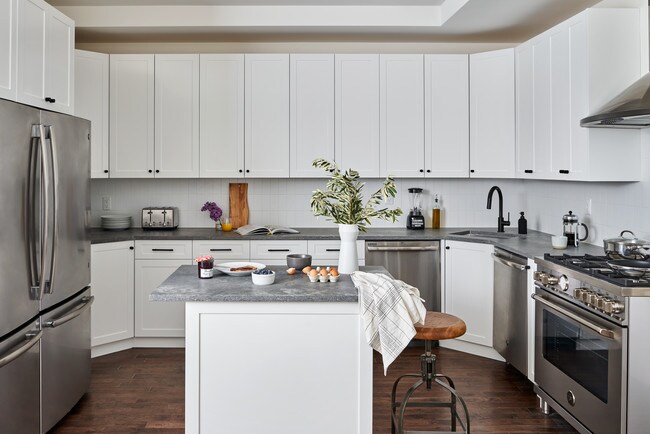 Building Photo - Common Grand (Furnished Rooms)