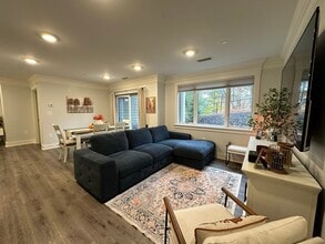 Building Photo - 17 Hennery Wy