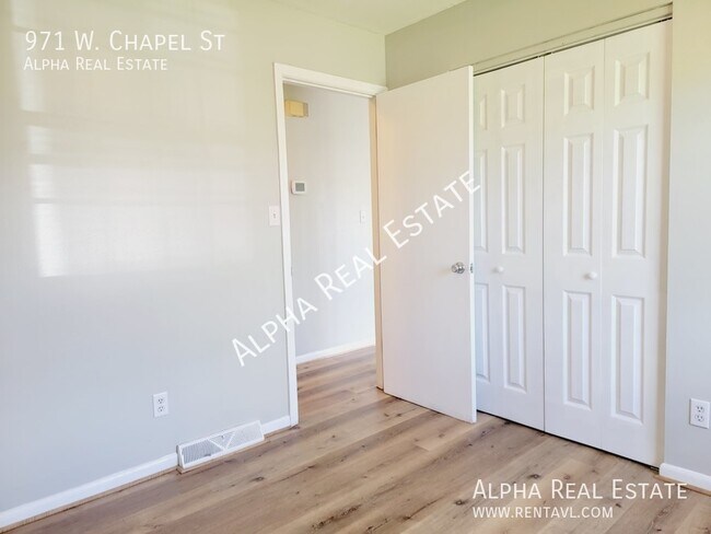 Building Photo - Pet friendly home with level fenced back y...