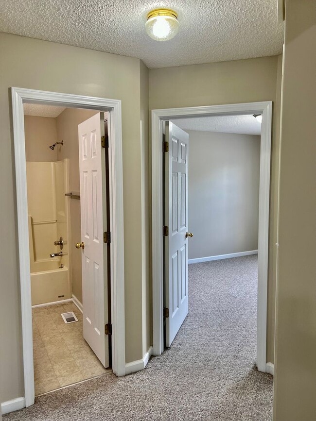 Building Photo - AVAILABLE NOW! 3 Bedroom Home Available of...