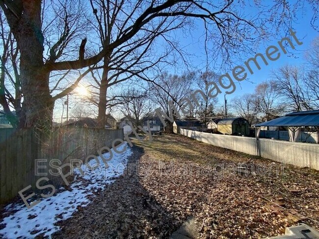 Building Photo - 44 N Oakland Ave