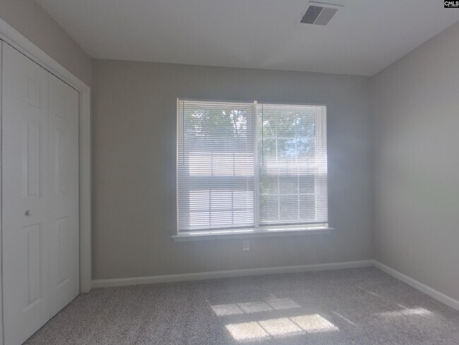 Building Photo - 621 Staffwood Dr