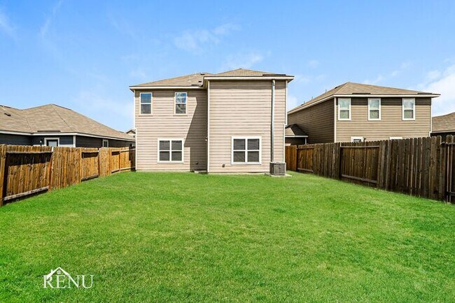 Building Photo - 2815 Praline Ferry