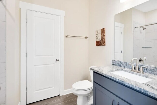 Building Photo - Custom Bartlett Home on Corner Lot with Mo...