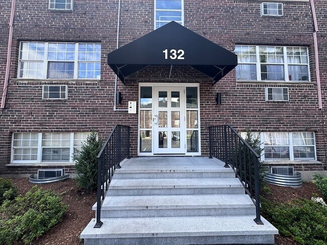 Building Photo - 132 North St