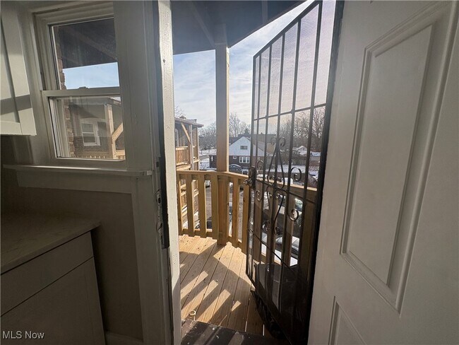 Building Photo - 14236 Lakeshore Blvd