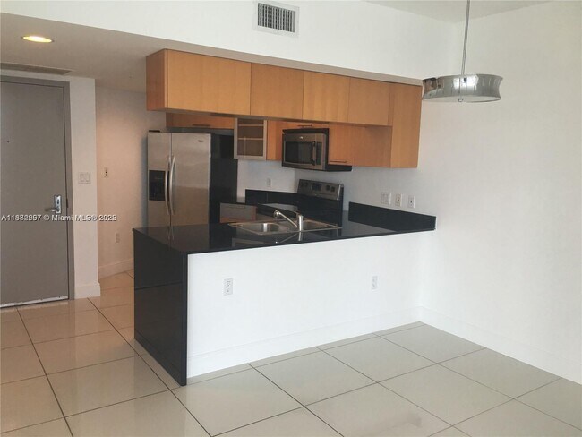 Building Photo - 1750 N Bayshore Dr