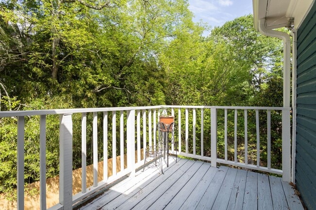 Building Photo - 5 Bed 5 Bath in Atlanta - Prime Location! ...
