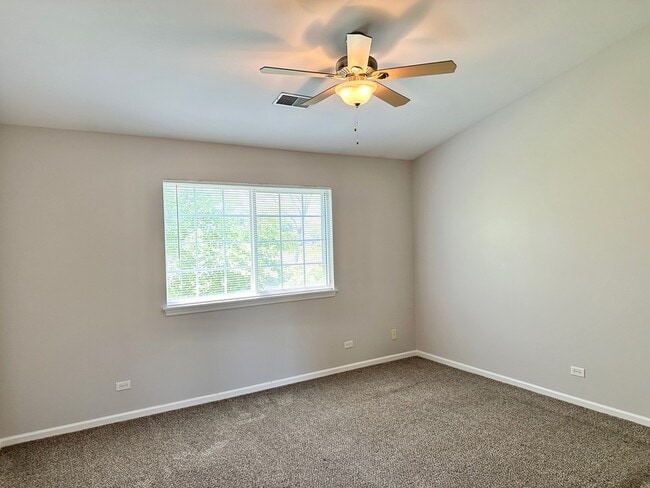 Building Photo - 179 Polaris Dr