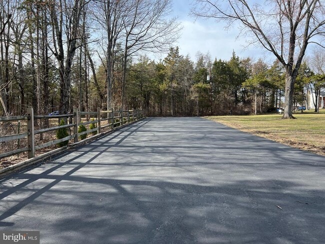 Building Photo - 46 Buck Dr