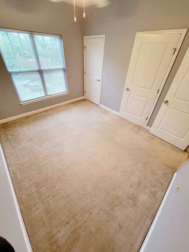 Building Photo - 102 Campus Walk Trl