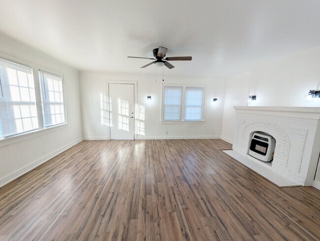 Building Photo - Drexel/NW 14th Tri-Plex