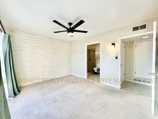 Building Photo - 8338 E Julia St