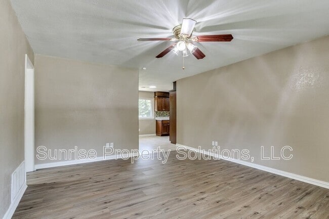 Building Photo - 1332 E Brooks St