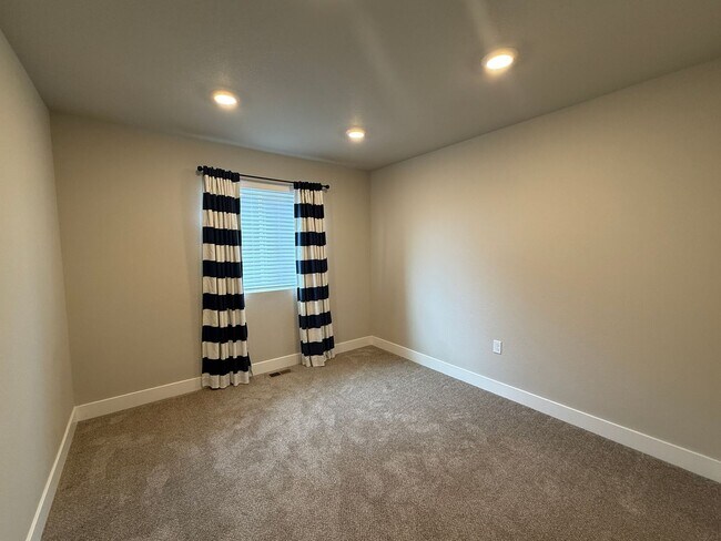 Building Photo - 5 Bed 3 Bath Home in Meridian Ranch!!!