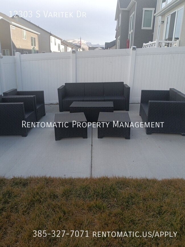 Building Photo - 12303 S Varitek Dr